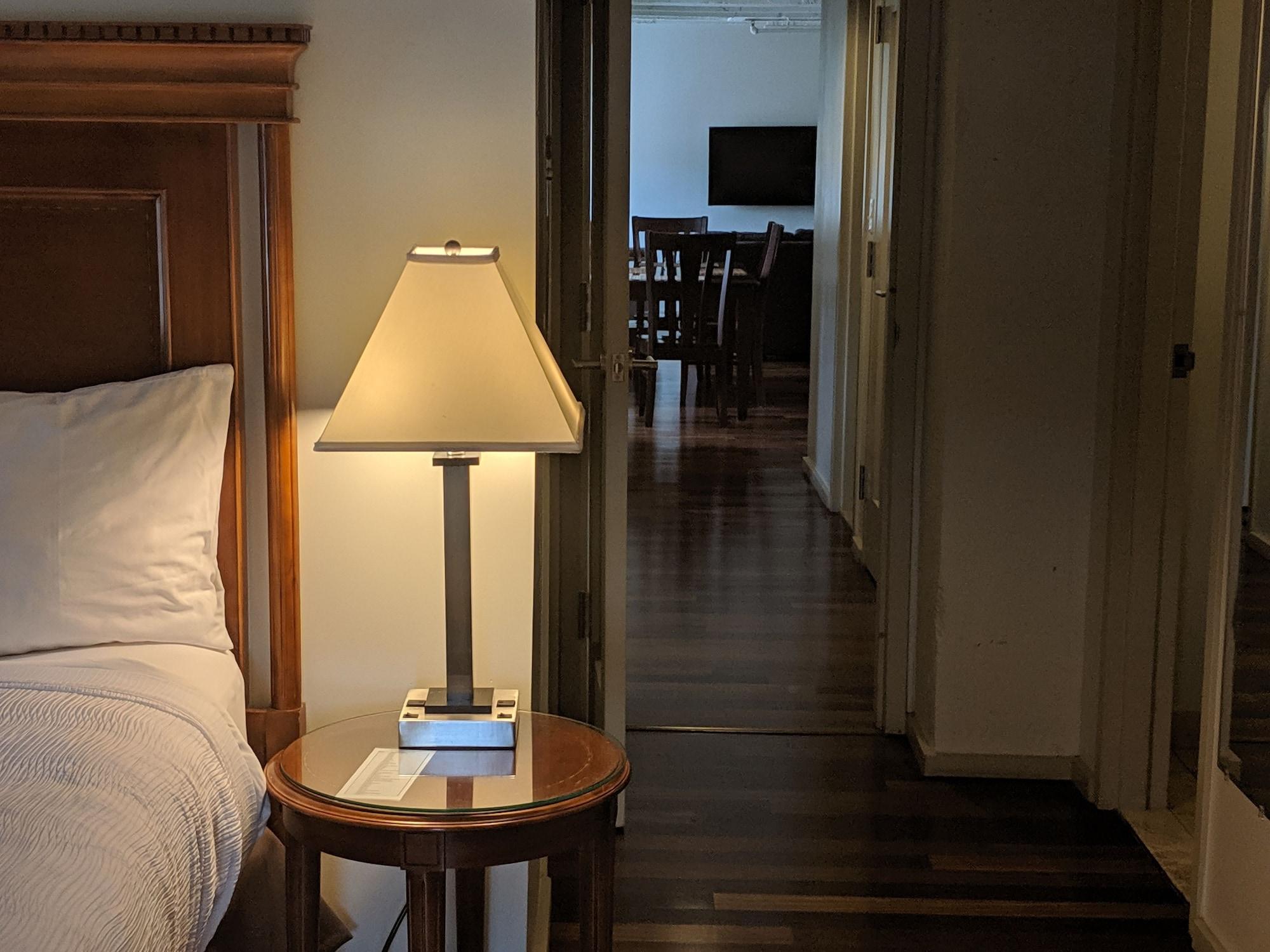Grand Eastonian Hotel & Suites Easton Zewnętrze zdjęcie